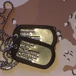 Именной армейский жетон – dog tag.