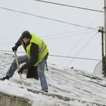 Уборка крыши от снега,  наледи,  сосулек доверьте профессионалам!