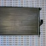 Радиатор охладжения двигателя.