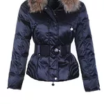 Короткая женская зимняя куртка Moncler