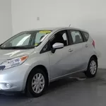 і цей привабливий 2015 Nissan Versa urgent