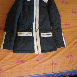 Курточка пуховик темно-синяя с белыми вставками