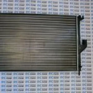 Радиатор охладжения двигателя.