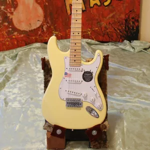 Электрогитара Fender Stratocaster YJM