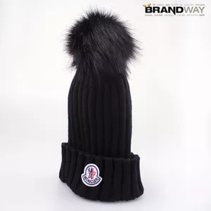 Moncler Женская шапка с баламбоном