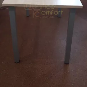 стол на металлических опорах