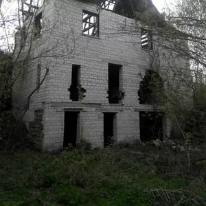 Продам участок с 2х этажным недостроенным домом,  окраина Богуслава