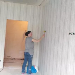 Поклейка обоев в комнате 