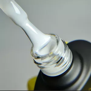 Must Have! Молочний Гель-лак Izzy Premium Milky для ідеального покритя