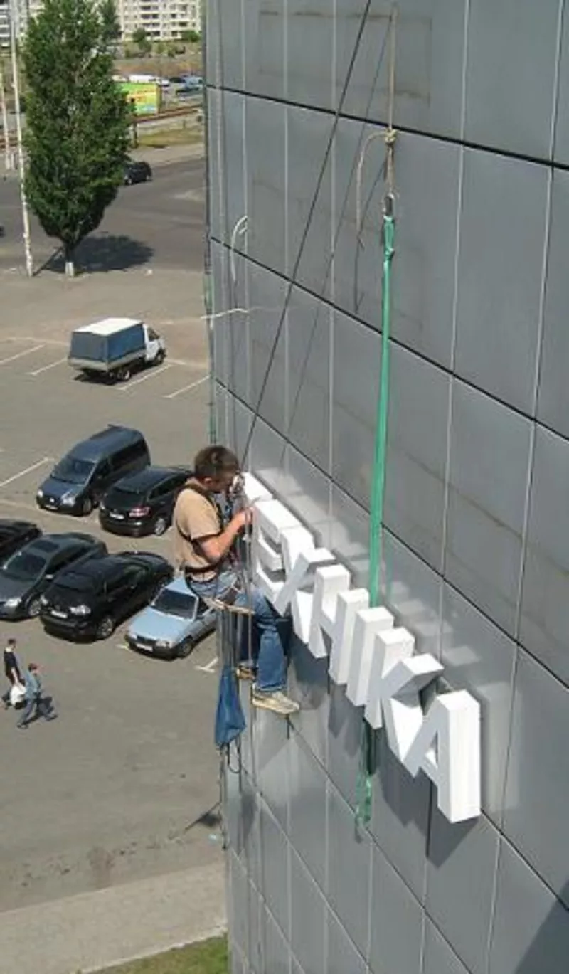 Монтаж, демонтаж наружной рекламы. Монтаж баннеров, Киев. 2