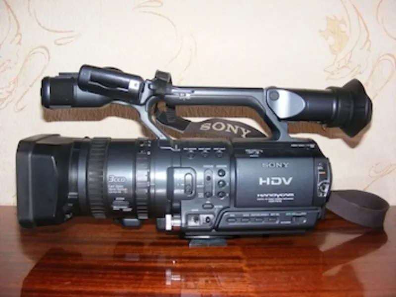 Продам видеокамеру SONY HDR-FX-1E