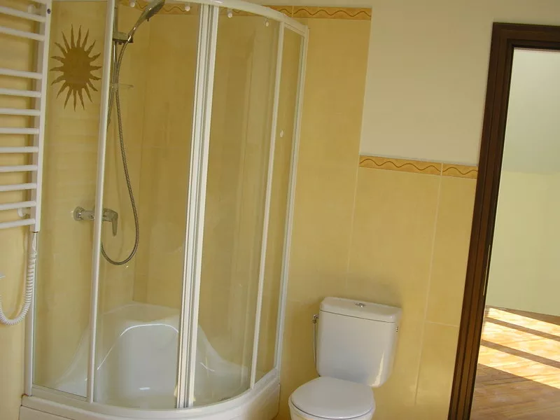 Комплексный и частичный ремонт квартир домов офисов.