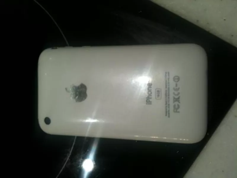 ПРОДАМ Б/У IPHONE 3G  8GB 2000 грн