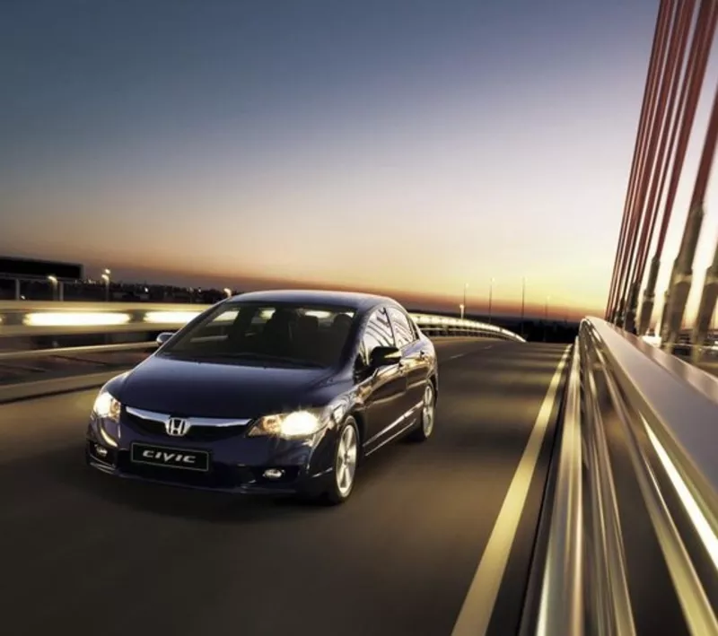 Продам дверь левую переднюю Honda civic 4d 