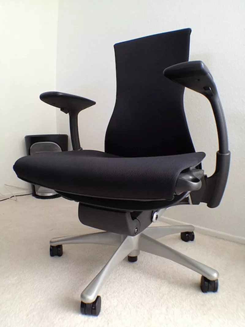 Рабочее кресло Herman Miller Embody Black Balance