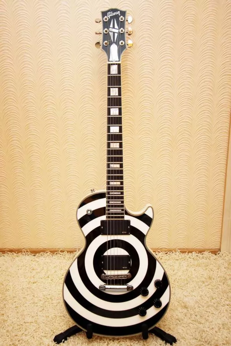 Продаю матеровую-CUSTOM ZAKK WYLDE B/W BULLSEYE LES PAUL