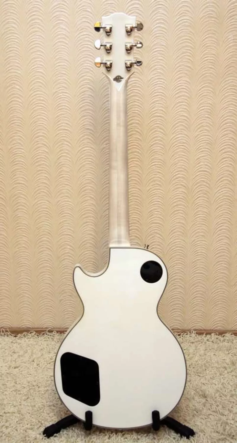 Продаю матеровую-CUSTOM ZAKK WYLDE B/W BULLSEYE LES PAUL 3