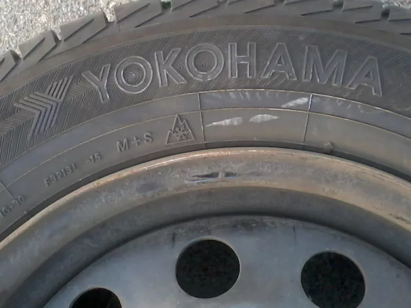 Предлагаю б/у шины YAKOHAMA ICE GUARD IG 30,  185/65/R 15/ 88Q,  4 шт.  3