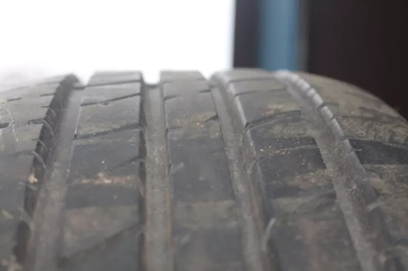 Леняя резина Bridgestone 205/55/16 3