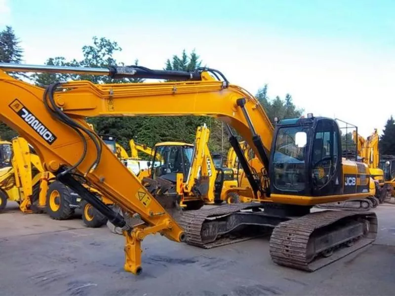 Гусеничный экскаватор JCB JS220LC (2010 год)