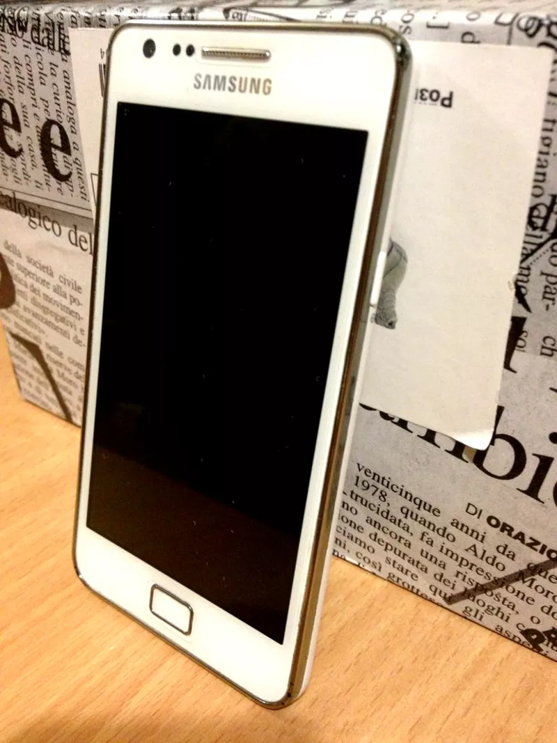 Продам Samsung Galaxy S2(GT-I9100) 16Gb White 3150грн.торг уместен