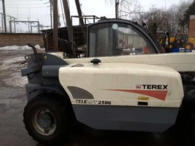 Телескопический погрузчик Terex 2506 3