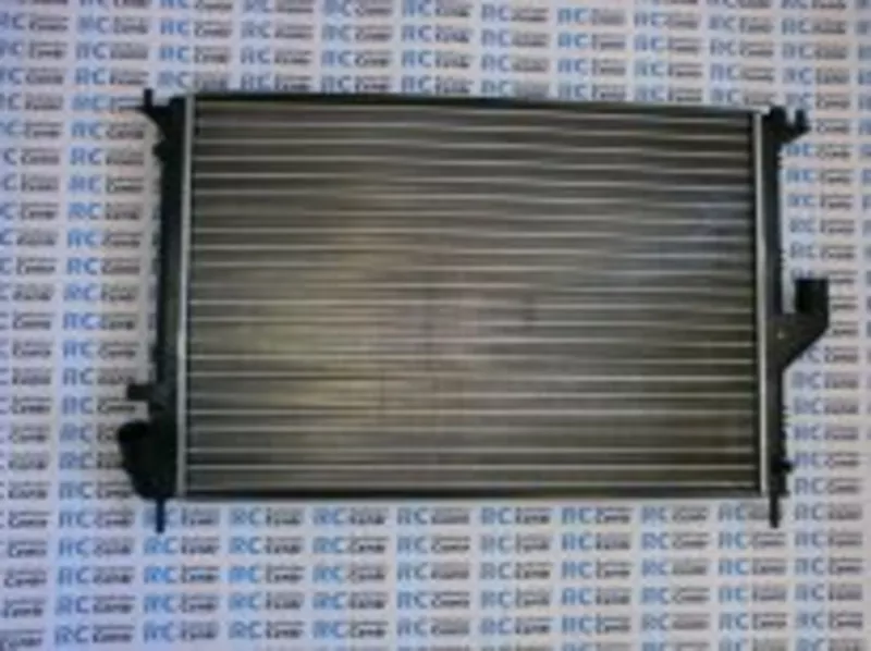 Радиатор охладжения двигателя.