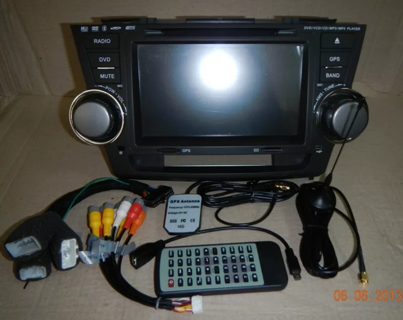 Штатное головное мультимедийное навигационное устройство