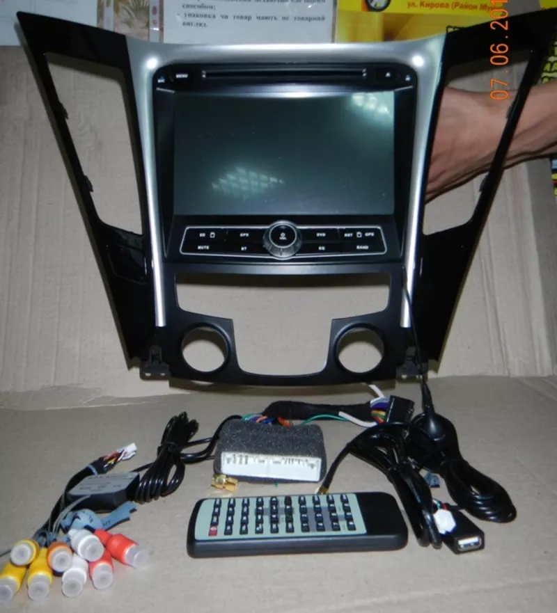 Штатное головное мультимедийное навигационное устройство 2