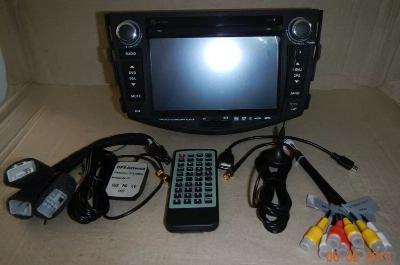 Штатное головное мультимедийное навигационное устройство 3