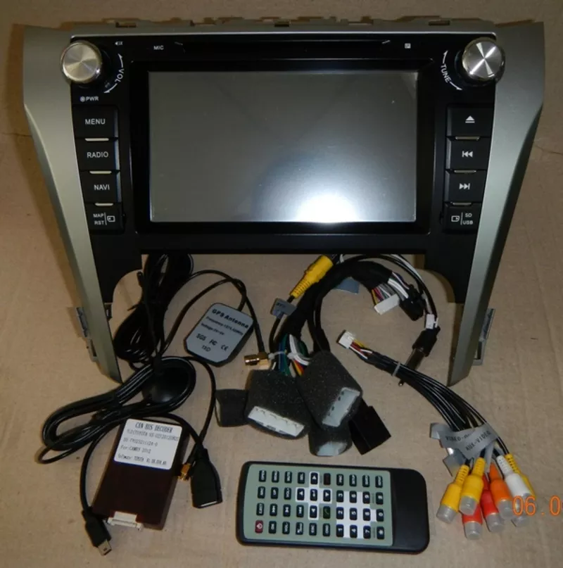Штатное головное мультимедийное навигационное устройство 5