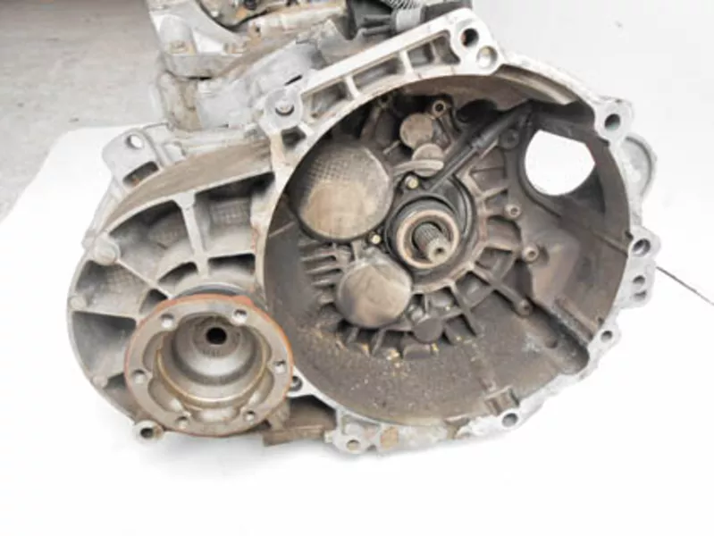 Коробка передач 6-ступенчатая Volkswagen  (Passat B6,  Touran,   3