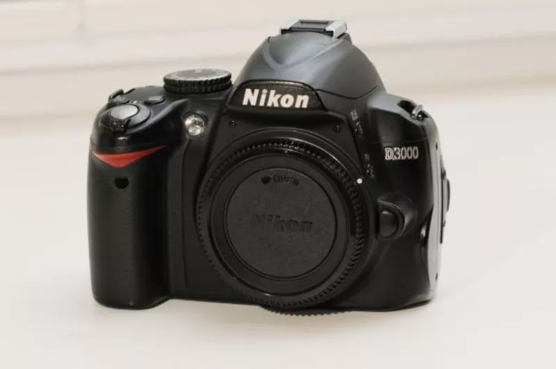 Продам Nikon D3000 body на запчастини (не працює затвор).