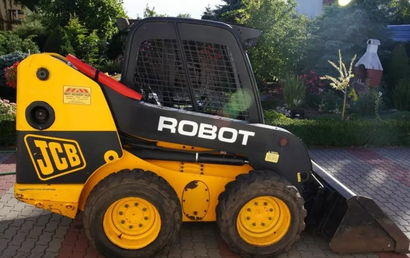 Мини-погрузчик JCB Robot 170