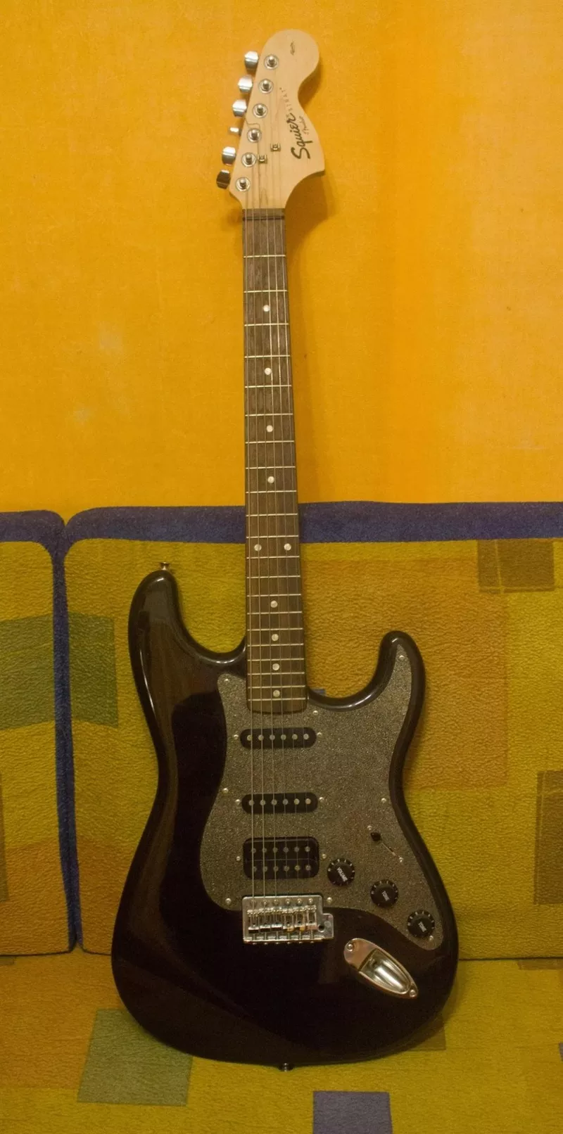 Продам электро-гитару Fender Stratocaster