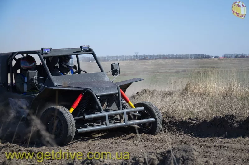 Гонки на мощных багги по бездорожью