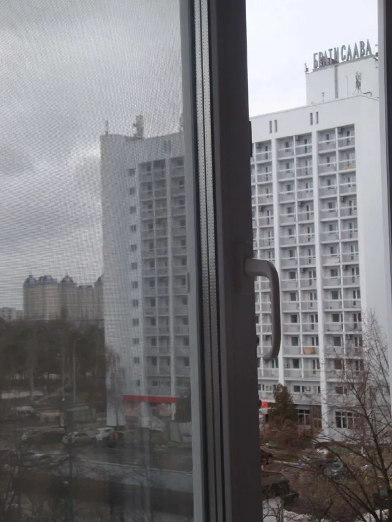 Посуточно 2 ком квартира в Киеве возле метро Дарница Малышко 7