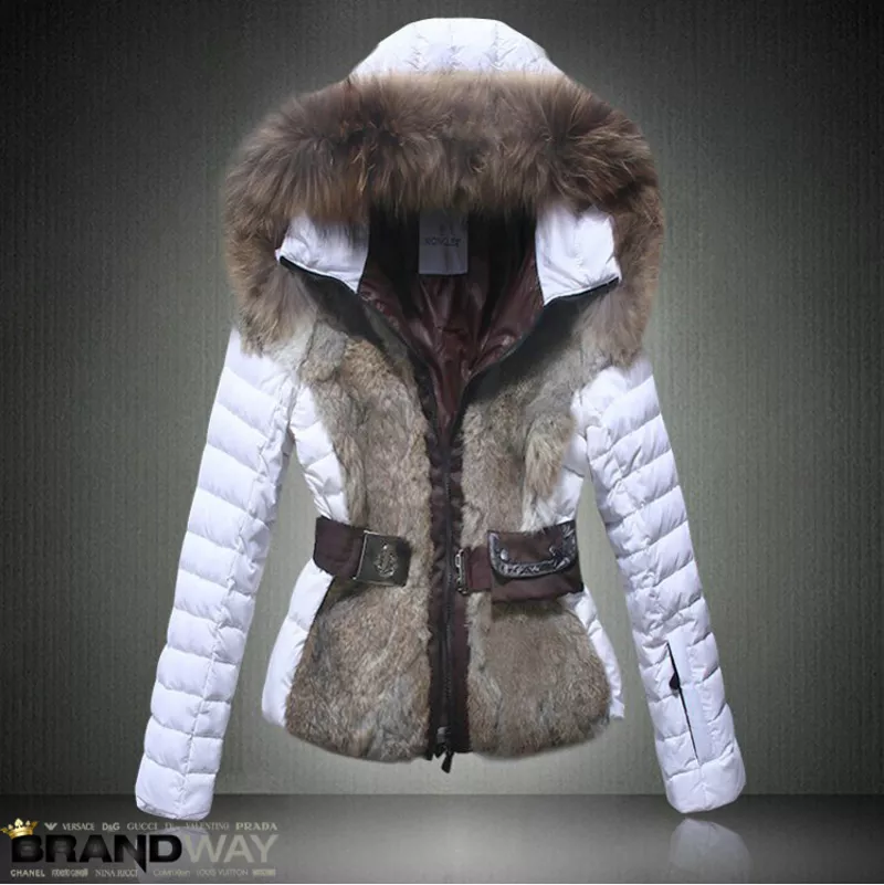 Женский пуховик с меховыми вставками Moncler