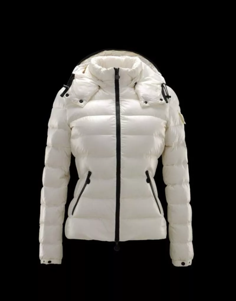 Женский спортивный пуховик белого цвета Moncler