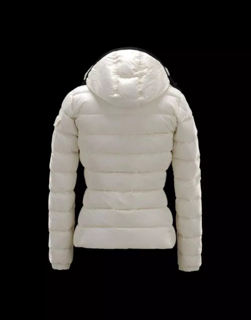 Женский спортивный пуховик белого цвета Moncler 2