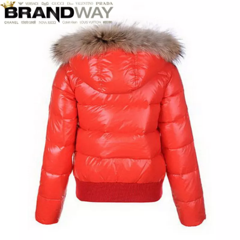 Короткий женский пуховик с капюшоном Moncler 2