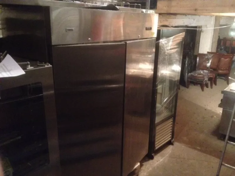 Продам б/у холодильный шкаф Zanussi для кафе,  магазинов и супермаркето