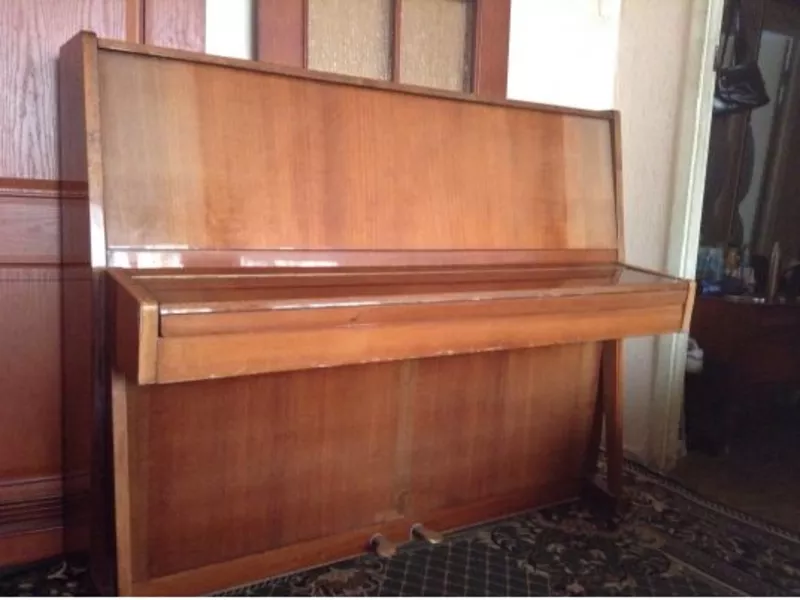 Продам пианино Украина коричневого цвета. 2