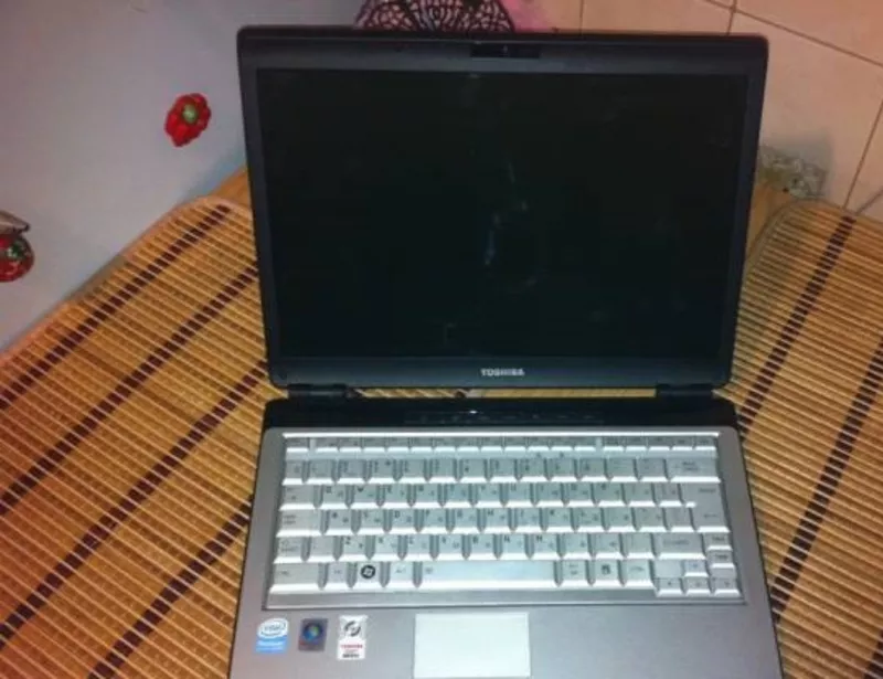 Нерабочий  ноутбук Toshiba Satellite U300 на запчасти .