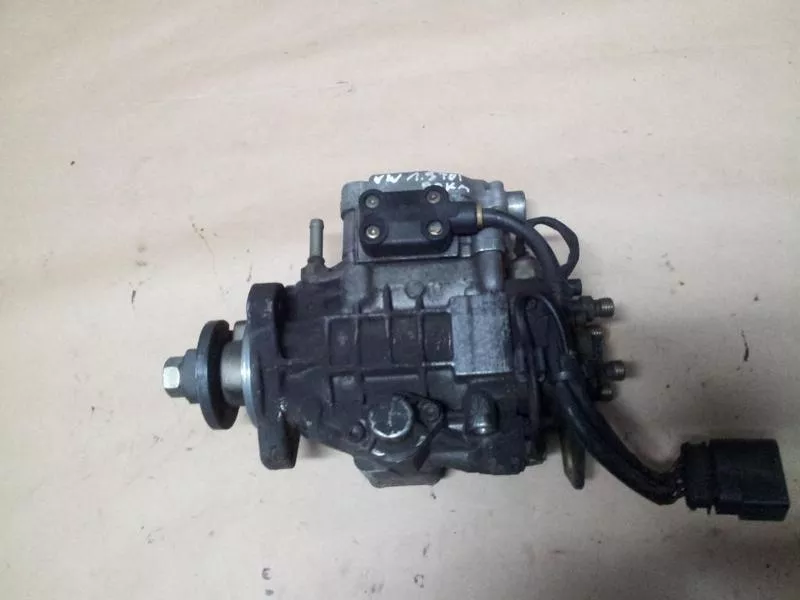 Насос-форсунка фольцваген VW 1.9 TDI 038130107D 