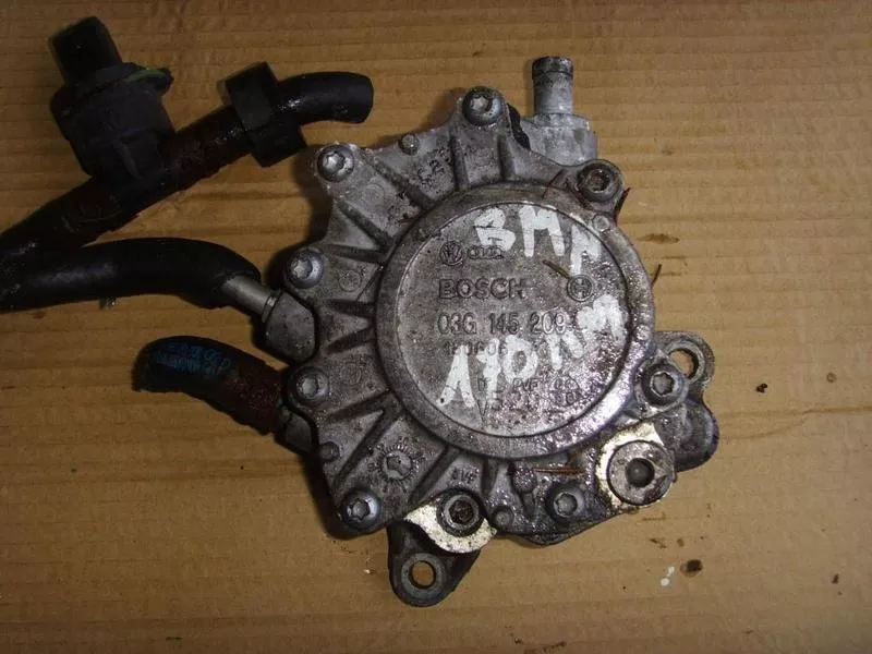  Вакуумный насос фольцваген VW AUDI 2.0 TDI BMN  03G145209C