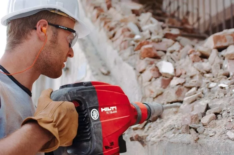 Демонтаж окон,  дверей,  стен,  сантехники и т.д.. Вывоз строймусора