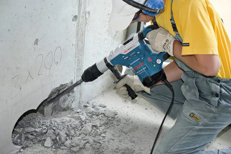 Демонтаж окон,  дверей,  стен,  сантехники и т.д.. Вывоз строймусора 2