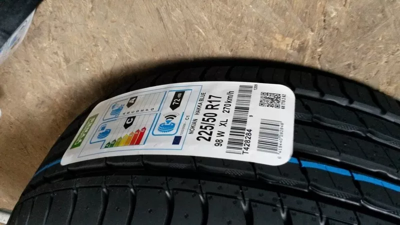 Продам новые Nokian Hakka Blue 225/50 R17