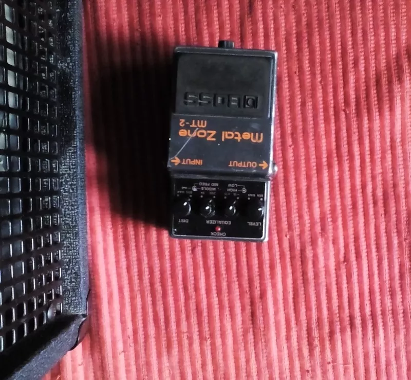 Педаль Boss Metal Zone MT-2 distdistortion с блоком питания 3